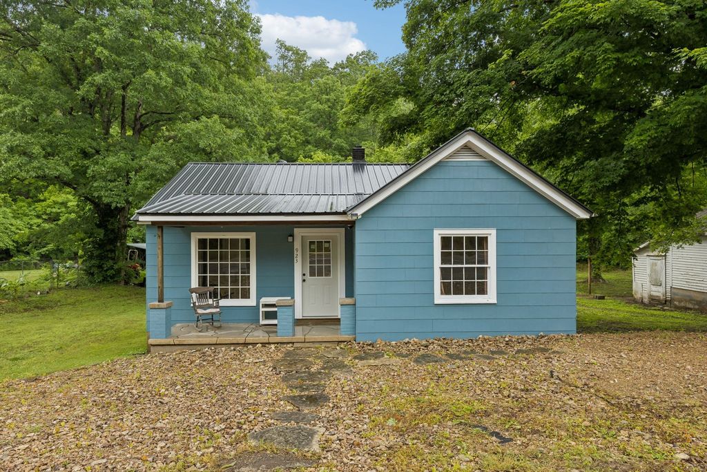 923 Highway 100 W, Centerville