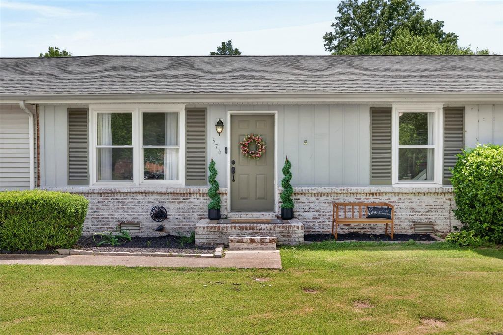 576 Cynthia Dr, Clarksville
