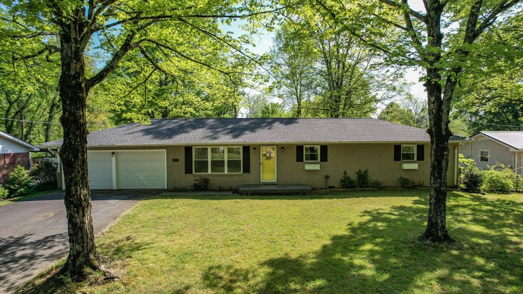 355 Mohawk Drive Nw, Cleveland