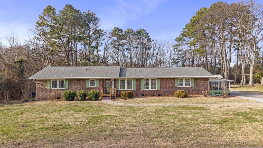 3613 Bowman Circle Drive Ne, Cleveland