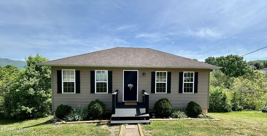 132 View Lane, La Follette