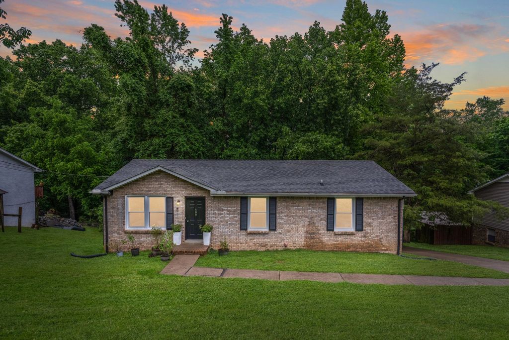 409 Needlewood Dr, Clarksville
