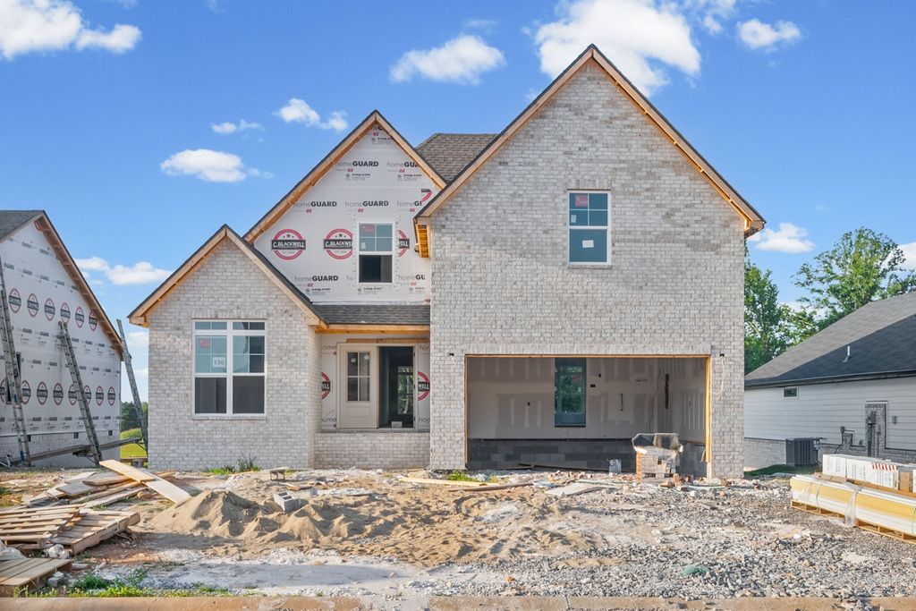 913 Bankside Dr, Clarksville