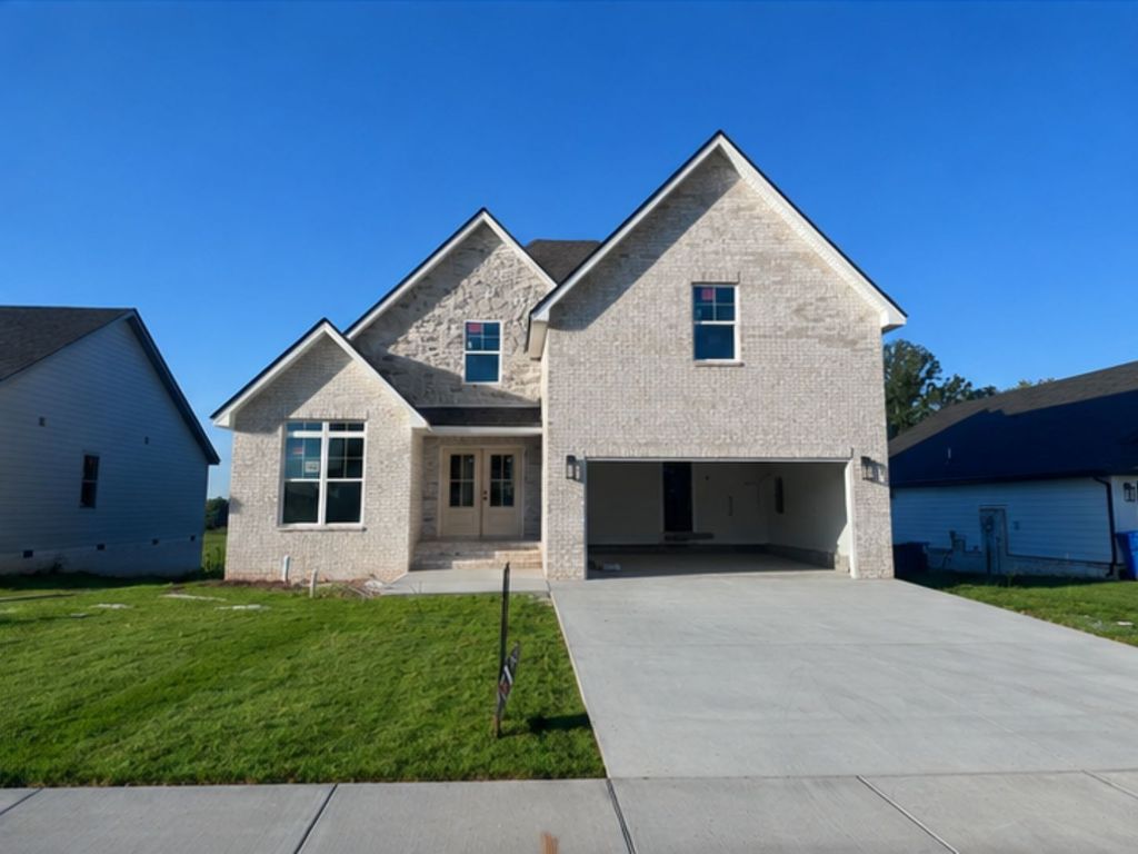 913 Bankside Dr, Clarksville