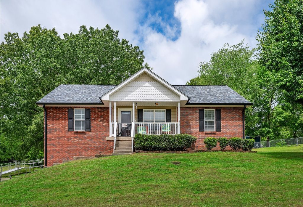 1934 Roscoe Dr, Clarksville