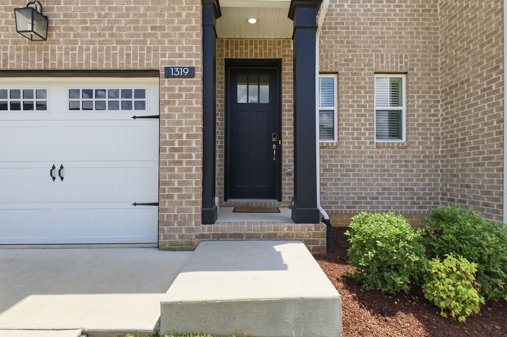 1319 Halter Park Dr, Gallatin