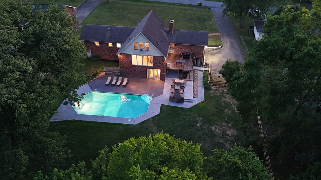 105 Highlander Dr, Hendersonville
