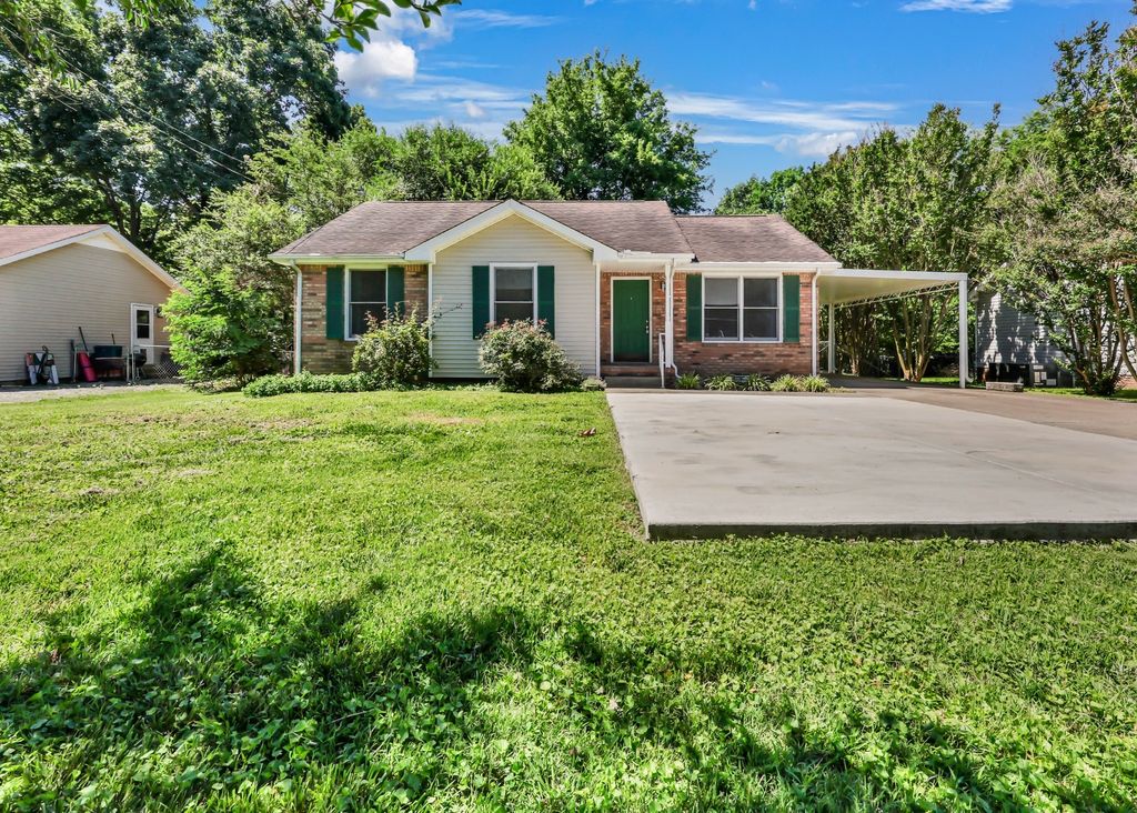 748 Needmore Rd, Clarksville
