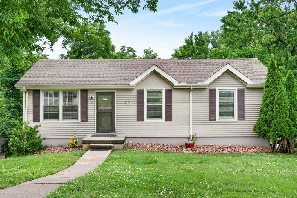 235 Savely Dr, Hendersonville
