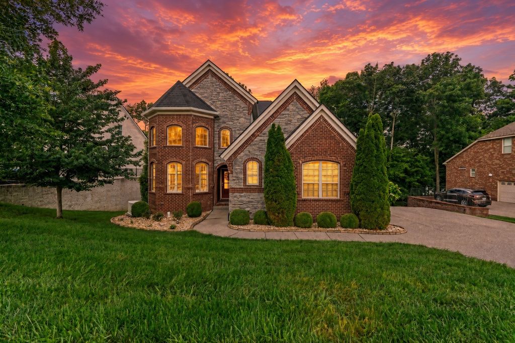 133 Windmill Pointe Cir, Hendersonville