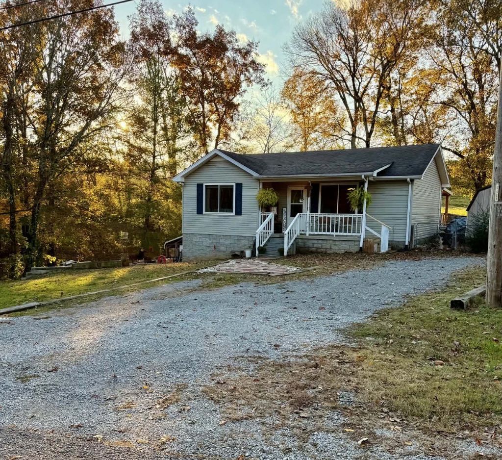 49 Roberts Ln, Lebanon
