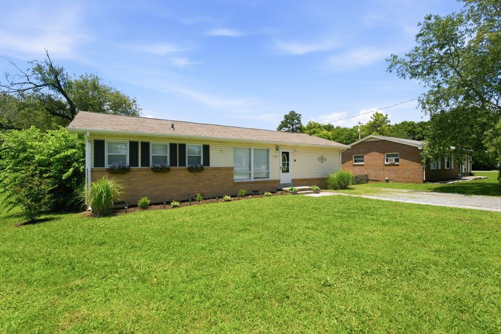 1045 Fairfield Pike, Shelbyville