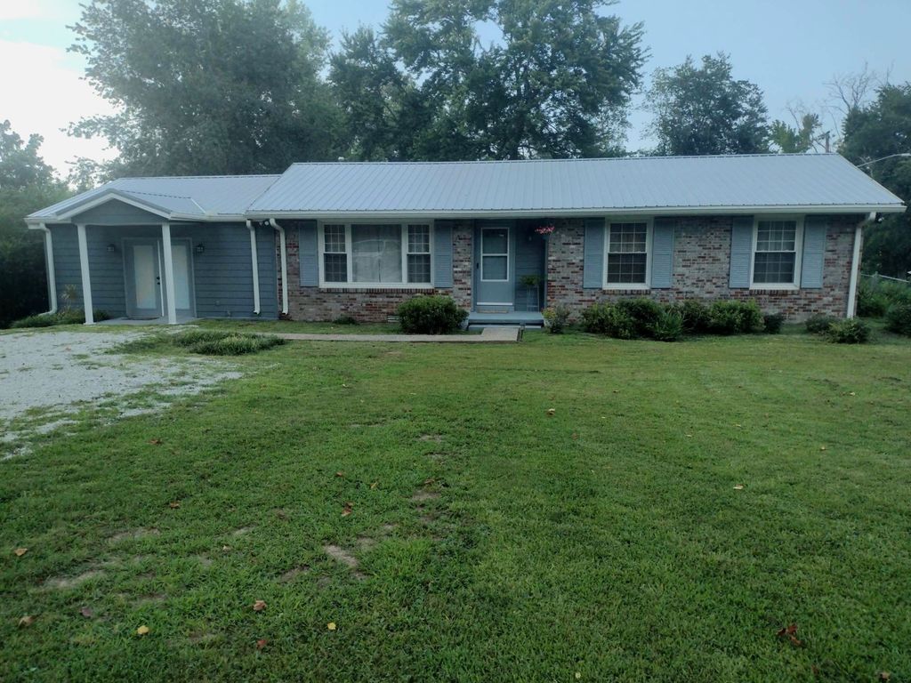 108 Sherry Ln, Dickson