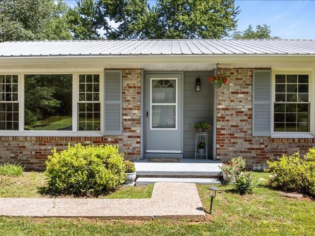 108 Sherry Ln, Dickson