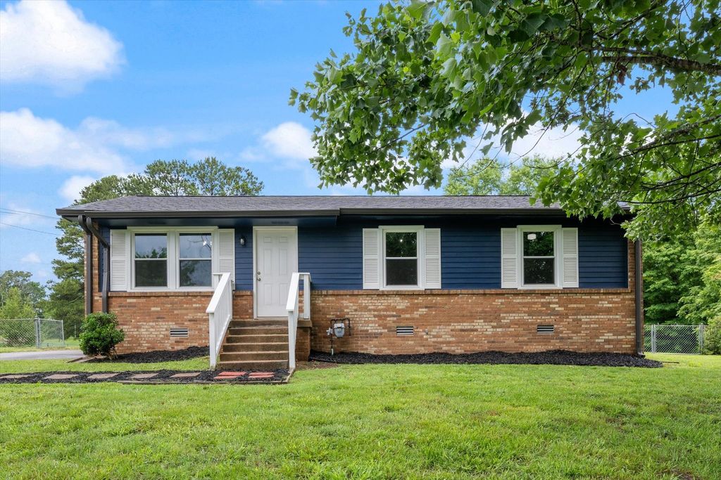133 Lynn Ln, Charlotte