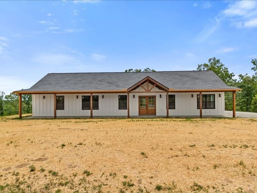 1461 Little Swan Creek, Hohenwald