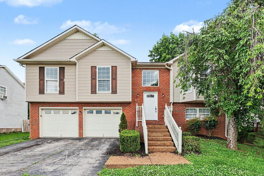 1608 Lillian Cir, Columbia