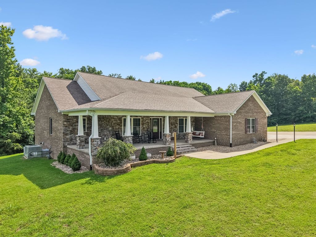 1421 Oakmont Cir, Centerville