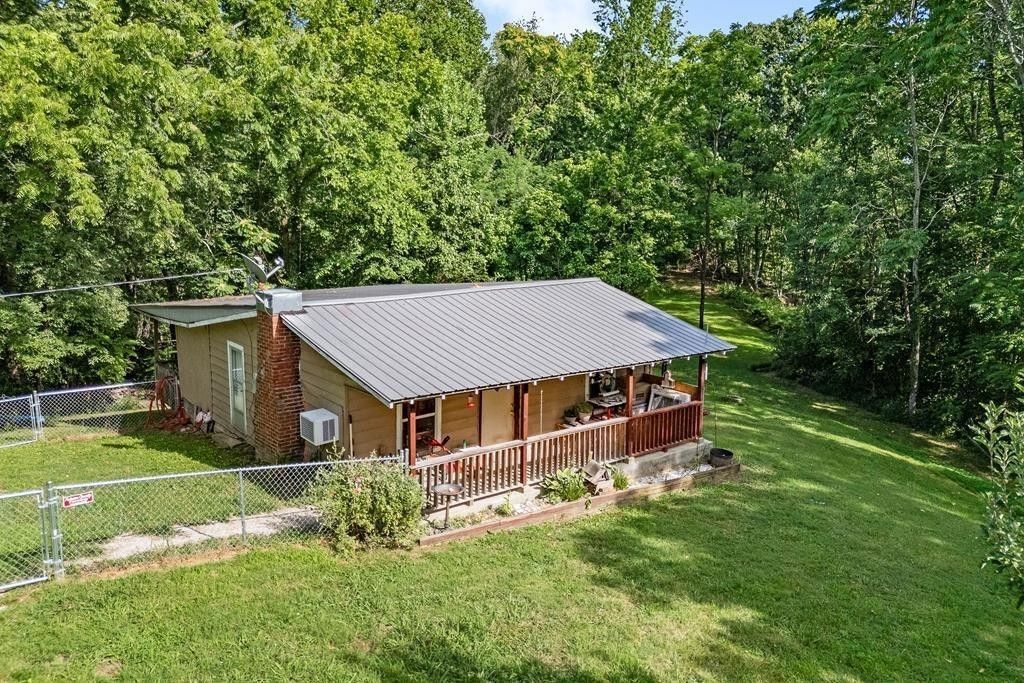 300 Poston Ridge Ln, Gainesboro