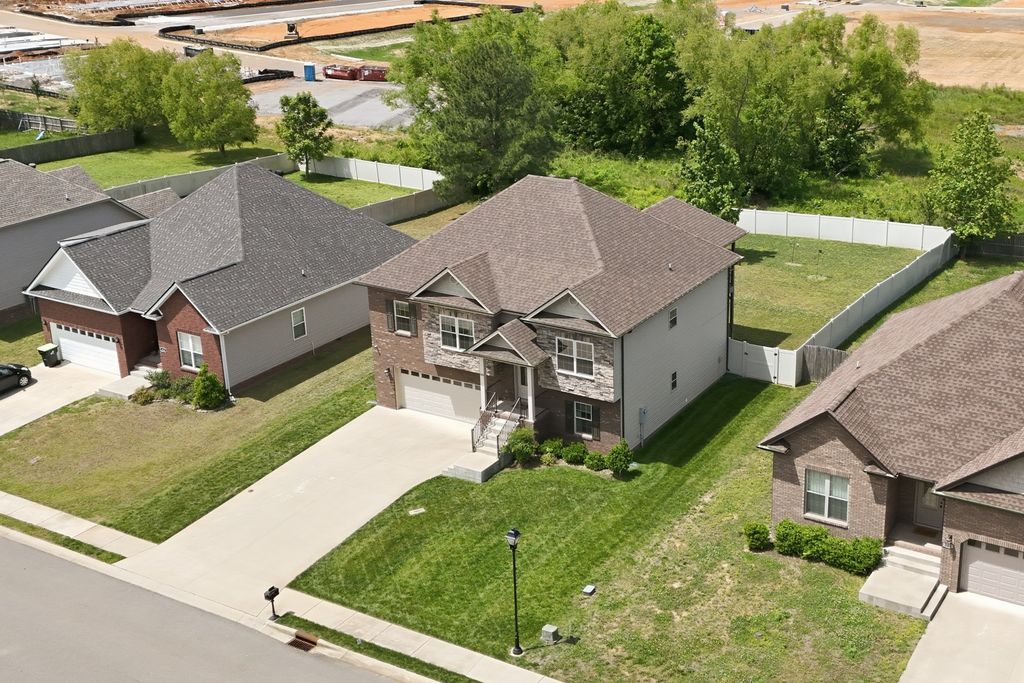 340 Chase Dr, Clarksville