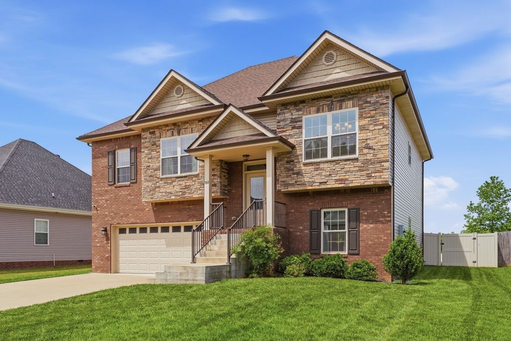 340 Chase Dr, Clarksville