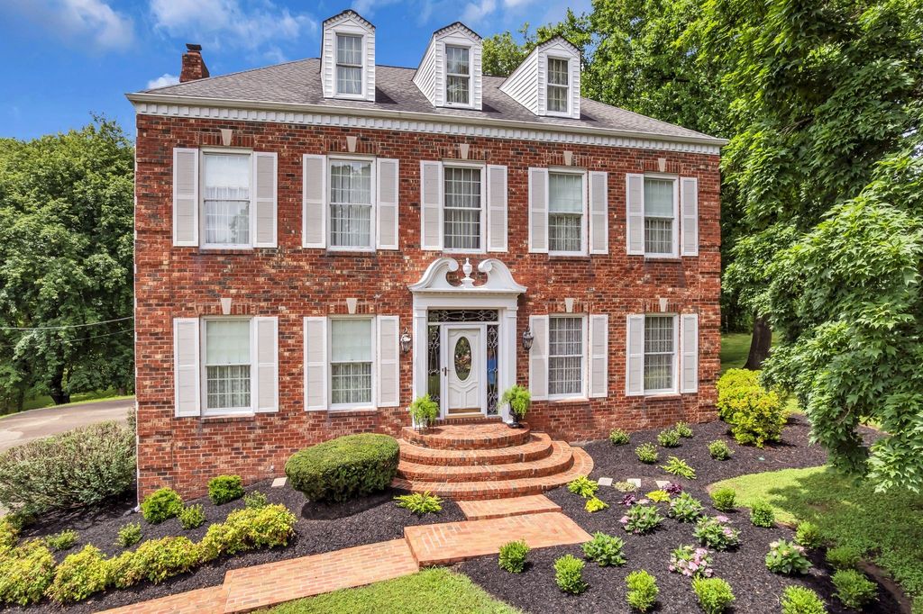 641 Old Lebanon Dirt Rd, Hermitage