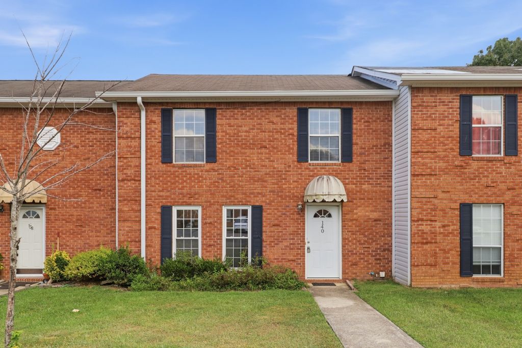 140 Stokes Dr, Smyrna