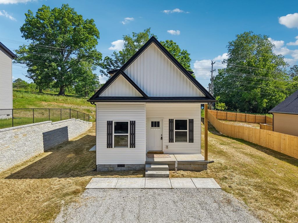 1118c W First Street, Dickson