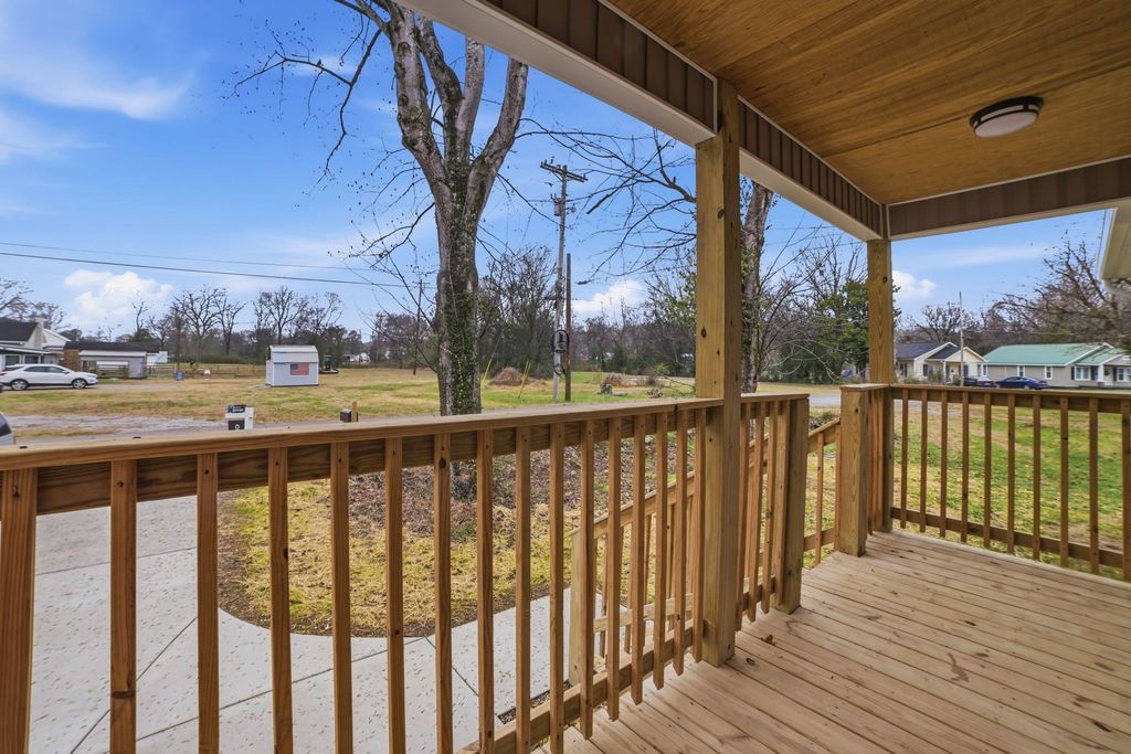 104 Fairground Dr, Waverly