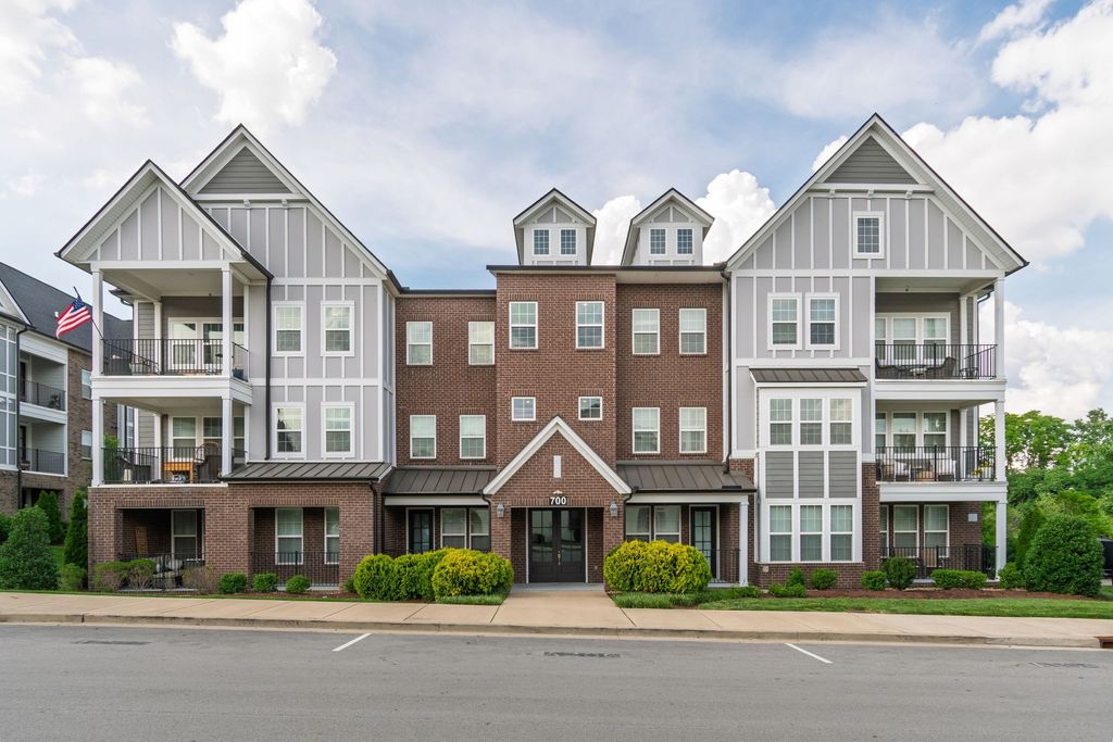 700 Vintage Green Ln 205, Franklin