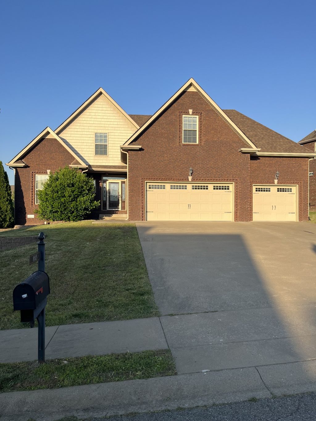 1615 Edgewater Ln, Clarksville