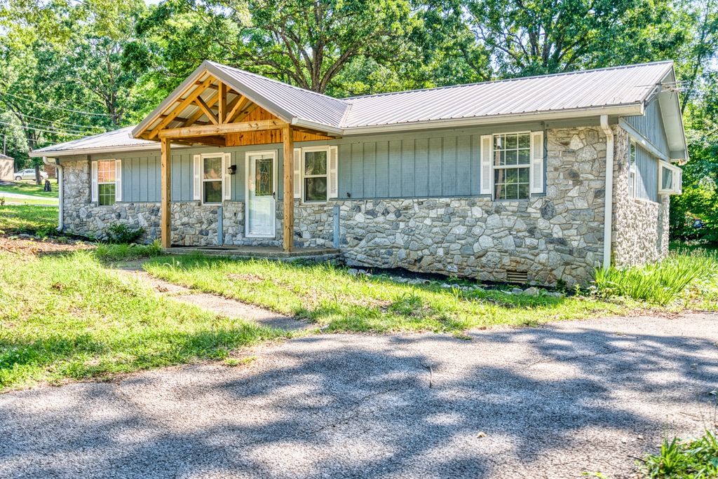 124 Cumberland Dr, Russellville
