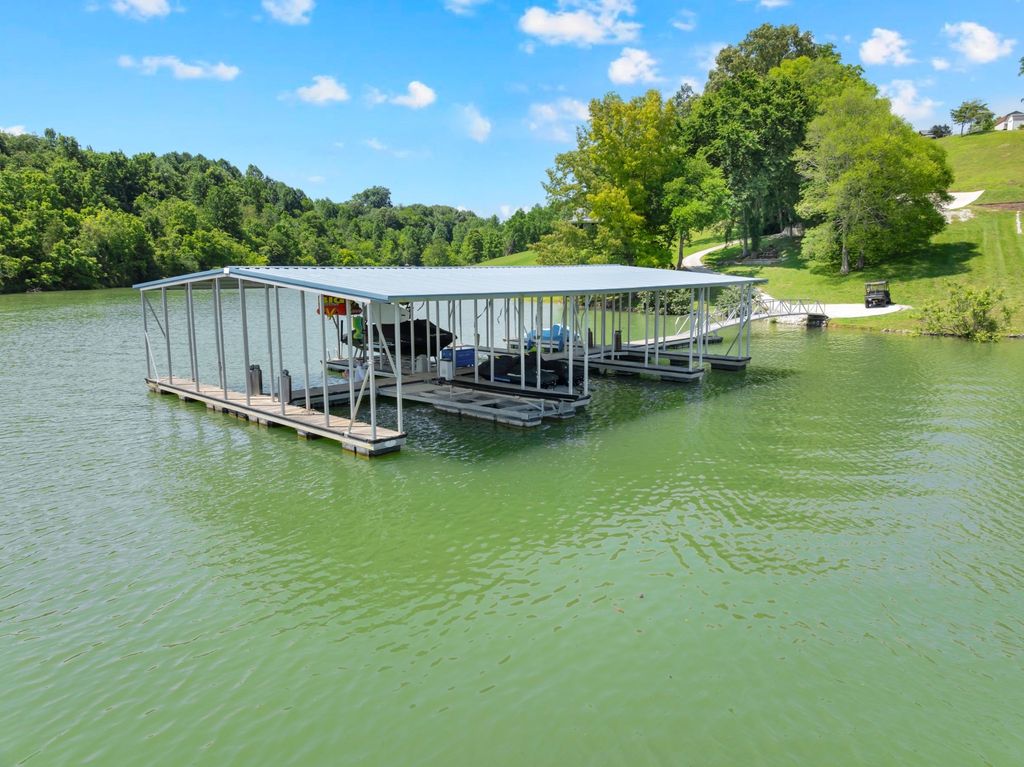 621 Lake Haven Dr, Tullahoma