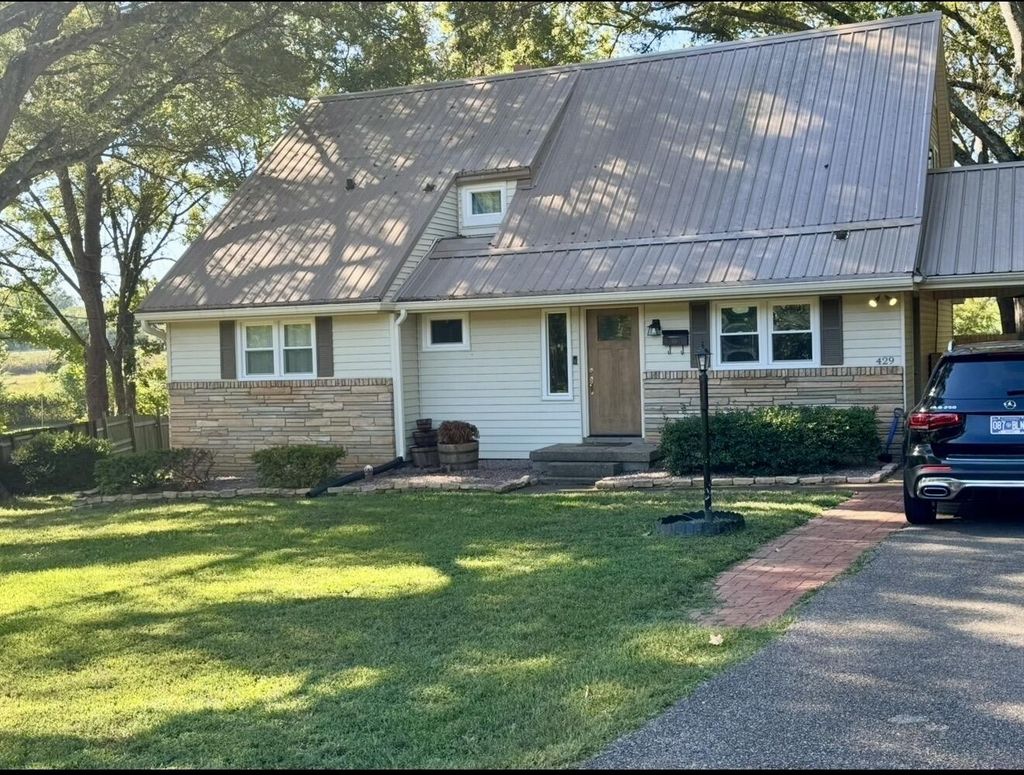 429 Whitehall Cir, Paris