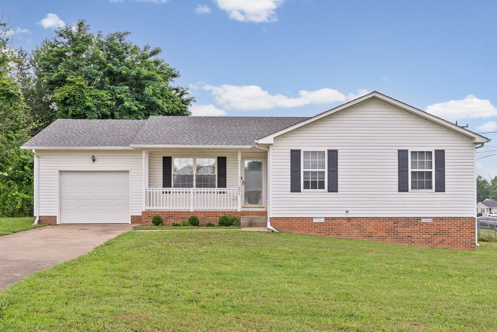 601 Millie Dr, Oak Grove