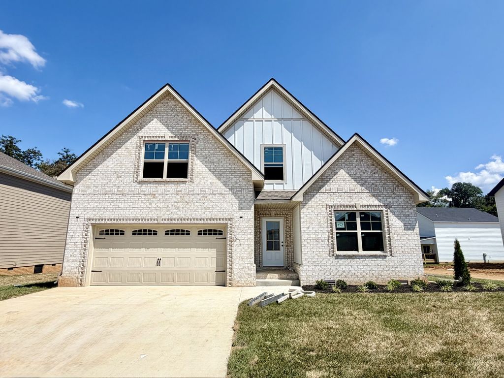352 Hereford Farms, Clarksville