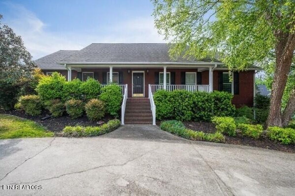 1325 Bridle, Cookeville