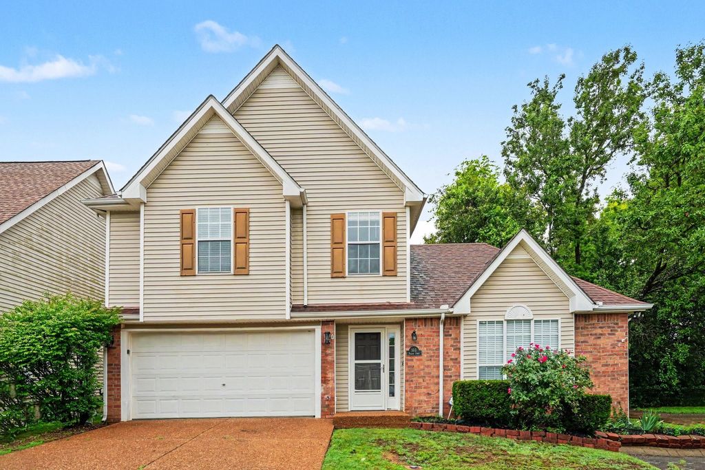 103 Village Ct, Hendersonville