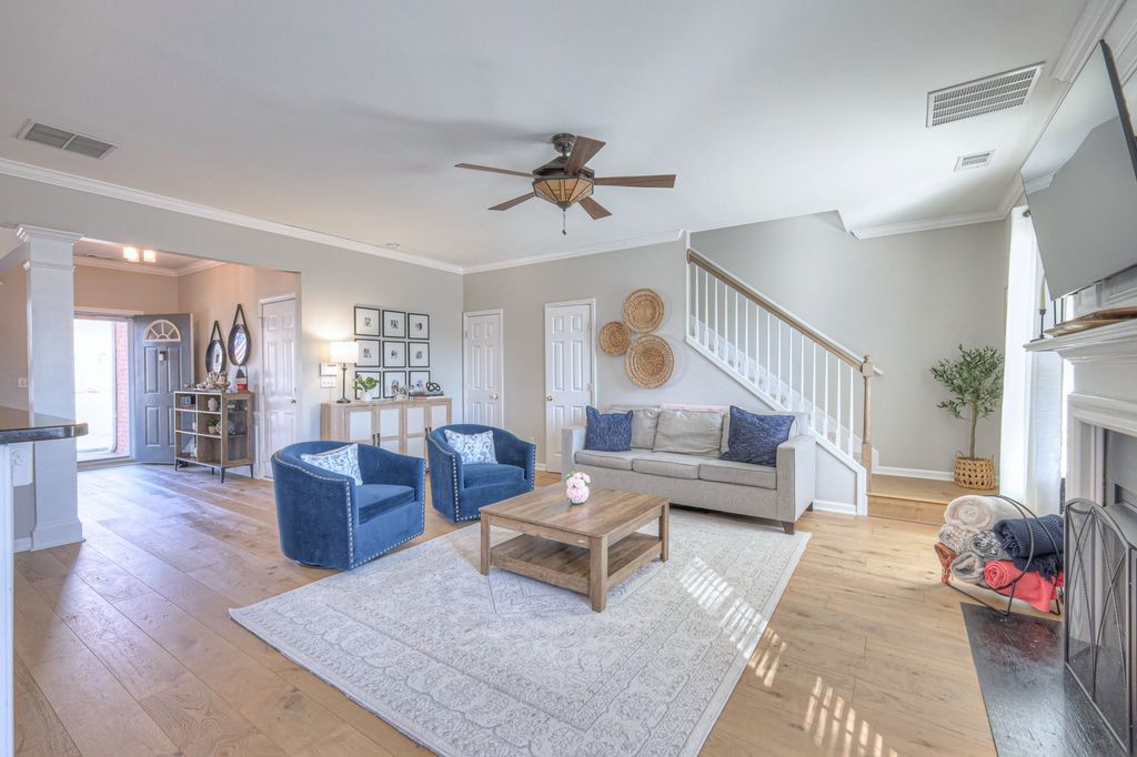 437 Old Towne Dr, Brentwood