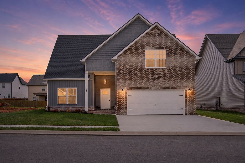 622 Woodrush Dr, Clarksville