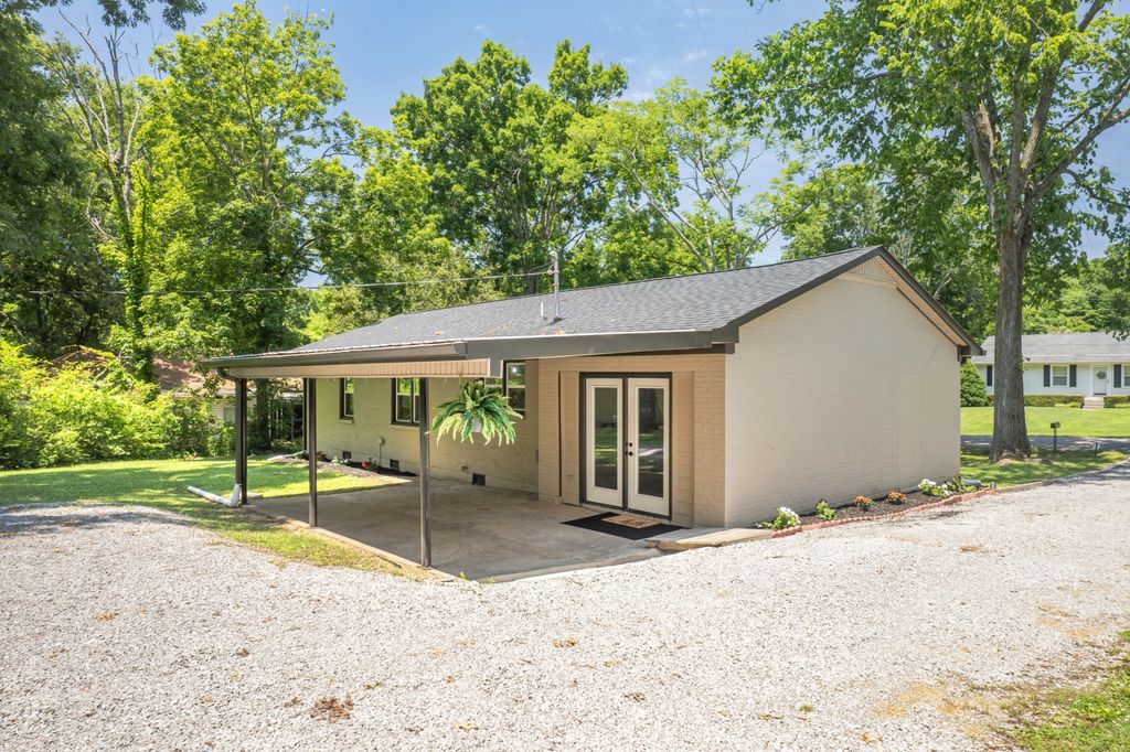 916 Battery Dr, Lewisburg