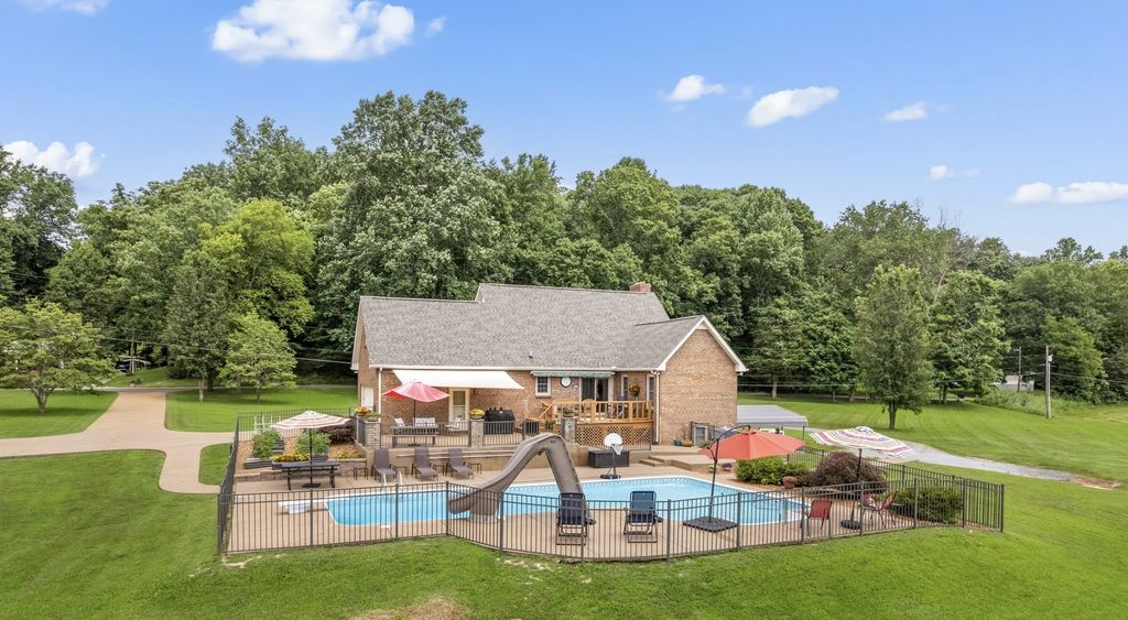 915 Rocky Hollow Rd, Erin