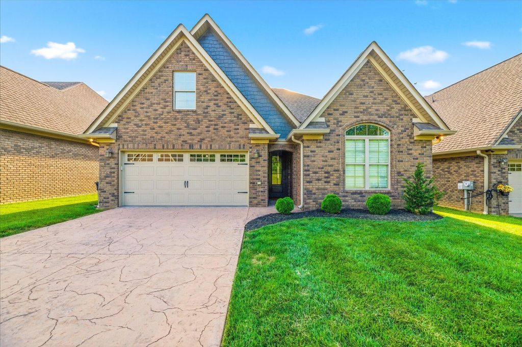 211 Village Cove Circle, Englewood
