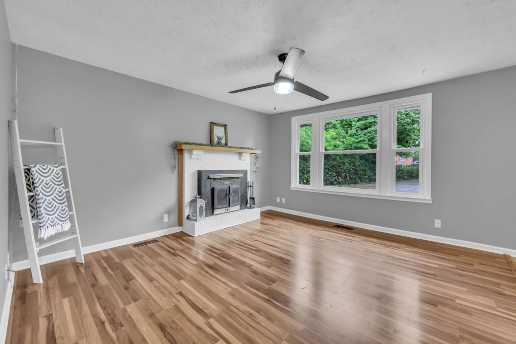 17 Charlemagne Blvd, Clarksville