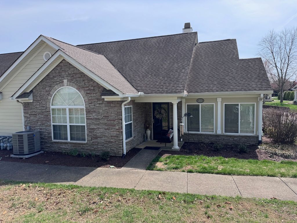 825 Browns Ln 202, Gallatin