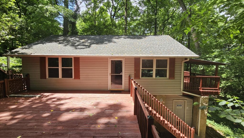 145 Low Brook Court Ne, Cleveland