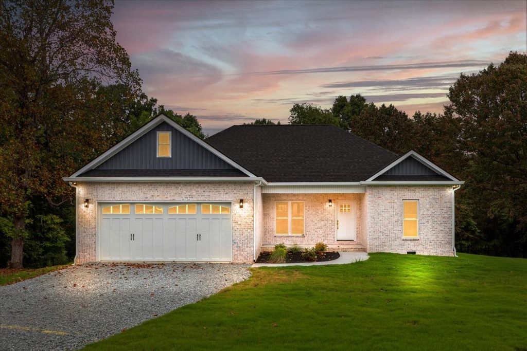 470 Powers Blvd, Waverly