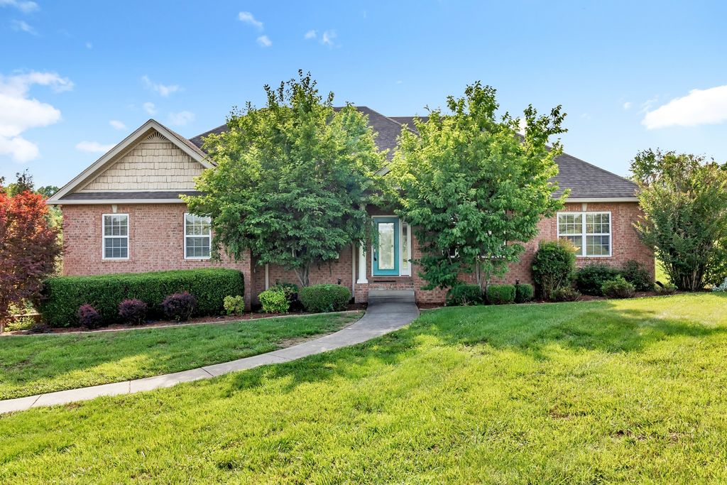 392 Holt Rd, Lebanon