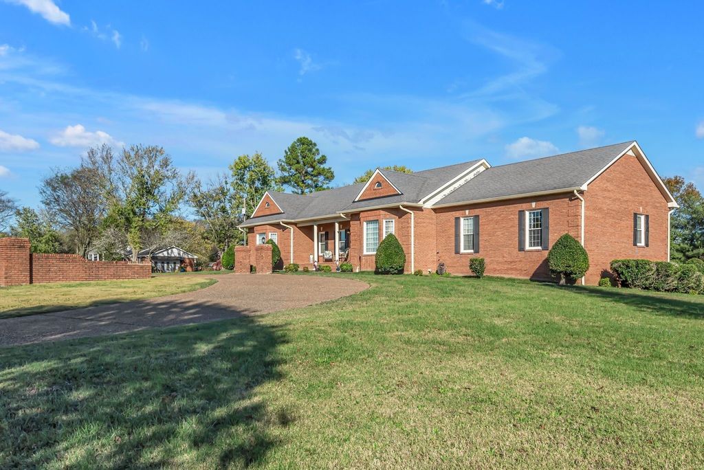 161 Graystone Dr, Gallatin