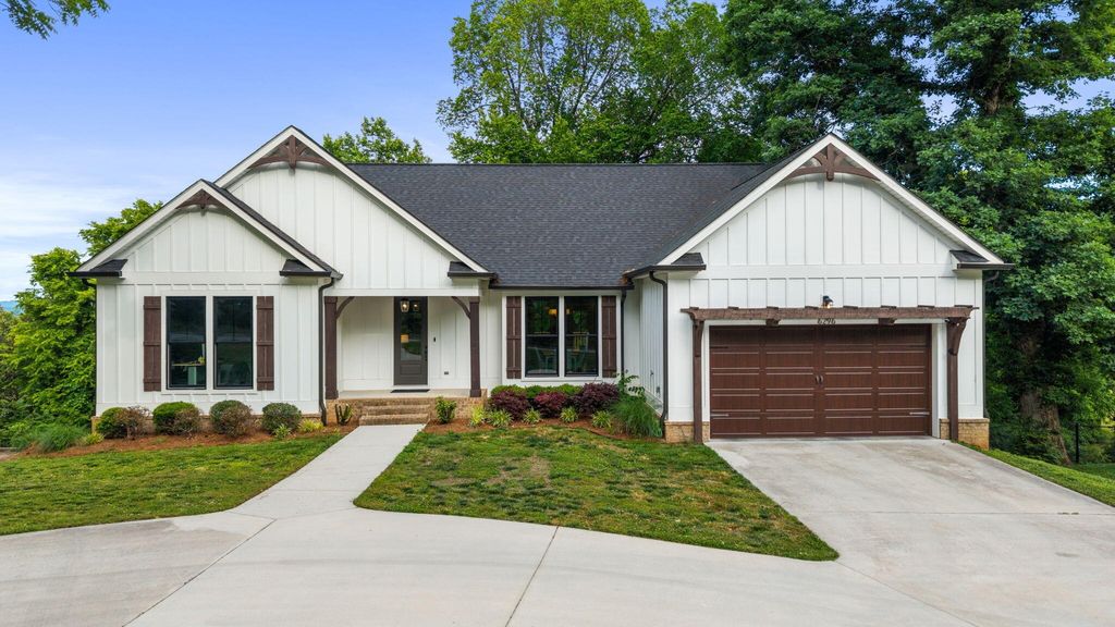 6296 Fairview Road, Hixson